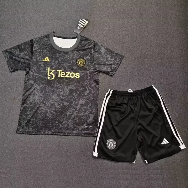 24/25 Manchester United blackstone version kids kit